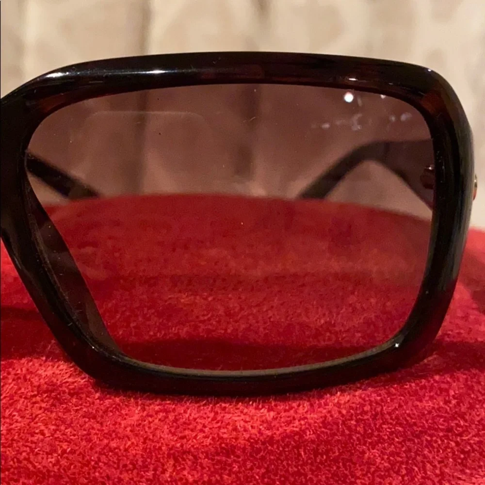 Black Square Frame Sunglasses - Picture 3 of 7